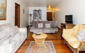Apartamento amplo e aconchegante na Av das Hortências no centro de Gramado