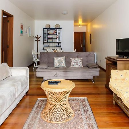 Apartamento amplo e aconchegante na Av das Hortências no centro de Gramado Exterior foto