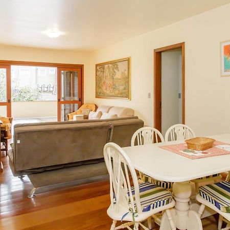 Apartamento amplo e aconchegante na Av das Hortências no centro de Gramado Exterior foto