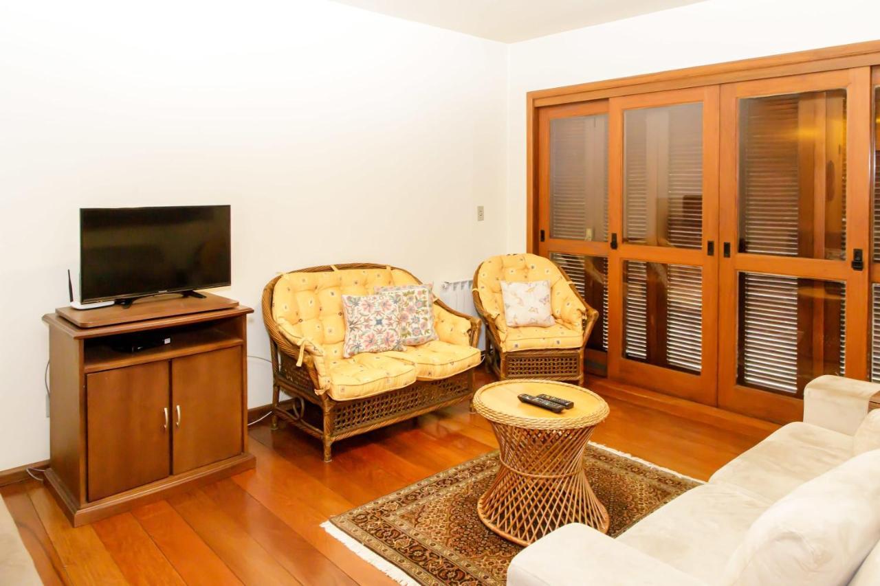 Apartamento amplo e aconchegante na Av das Hortências no centro de Gramado Exterior foto