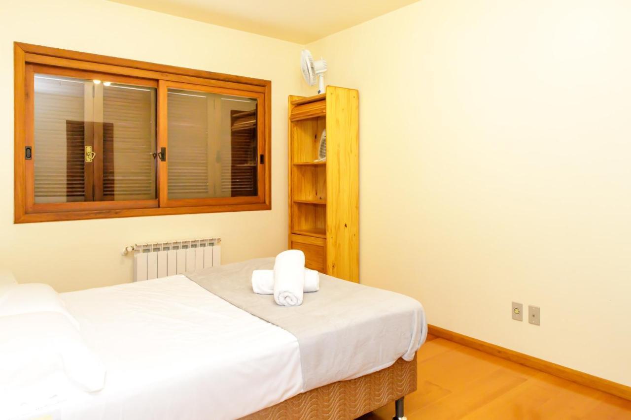 Apartamento amplo e aconchegante na Av das Hortências no centro de Gramado Exterior foto