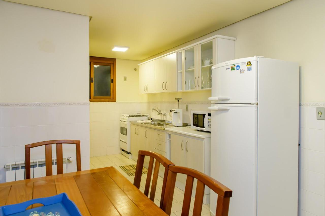 Apartamento amplo e aconchegante na Av das Hortências no centro de Gramado Exterior foto