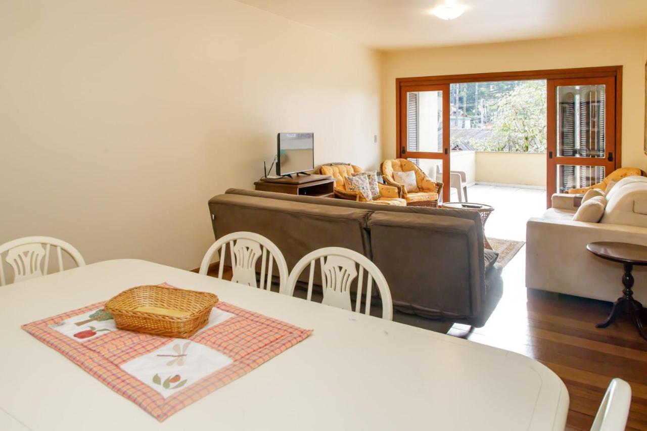 Apartamento amplo e aconchegante na Av das Hortências no centro de Gramado Exterior foto