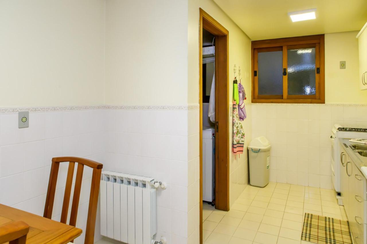 Apartamento amplo e aconchegante na Av das Hortências no centro de Gramado Exterior foto