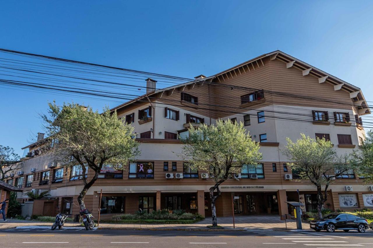 Apartamento amplo e aconchegante na Av das Hortências no centro de Gramado Exterior foto